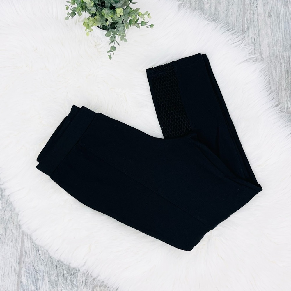 VICINITY Black Capri Thick Layered Mesh Fishnet Workout casual Leggings